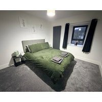 Luxury home 5 bedroom 3 bathroom games room parking