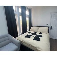 London Private Room with Kitchen