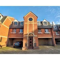 Stylish 1 Bedroom Apartment with Free Parking and Links to London & Essex