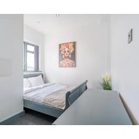 Sheffield 4 Bed Home by Broomhill Village