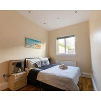 Bright & Modern 3-Bedroom Apartment in Peaceful Location 20 Min to City Centre