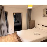 Stunning Spacious Apartment near Central London