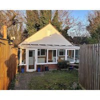Cozy & Self Contained Garden Bungalow