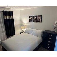 Modern 2 Bedroom House Near London City Airport Excel O2 & DLR with FREE Parking & Privet Entrance