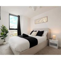 2 Bedroom - Old Trafford - Balcony - Free Parking