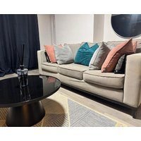 Corporate 3bedroom home with parking