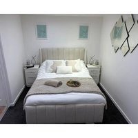 Modern Cozy Flat 6 mins to City Parking & WiFi