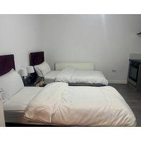 Cozy Studio in Dudley City Center