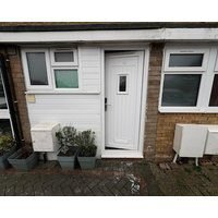 Luton Retreat - Spacious Ground Floor Family Apartment with Free Parking near Luton Airport