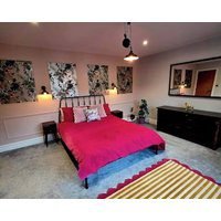 Luxurious 5-Bedroom House Rental With Scenic Countryside Views