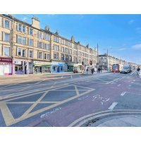 Bright 2 Bedroom Flat On Leith Walk
