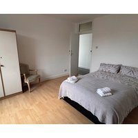 Charming Guest Room in Morden with Modern Amenities