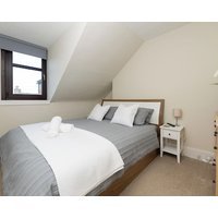 Century House - 4 Bedroom City Centre Home