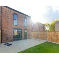 Joyful Semi Detached House for 8 People Near City