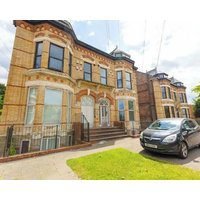 M16 Apartment: 2 Bedrooms Close to City