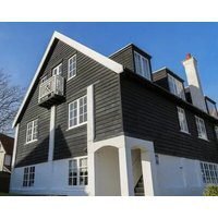 Ogilvie Lodge Apartment