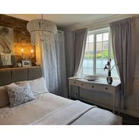 Bushey High Street A Lovely Self Contained