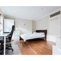 Cozy Fitzrovia studio on a quiet cobbled street in the West End!