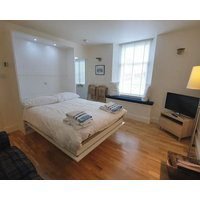 Elie Residence Studio Apartment perfect for 2! Ground-floor.