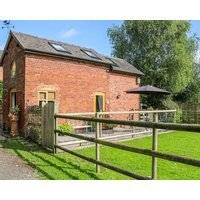 Chequer Stable Romantic With Open Fire In Sandbach Ref 26406