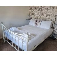 3 Bedroom Property In Axminster. Pet Friendly.