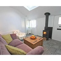 Smugglers Cottage With Open Fire In Tintagel Ref 959566