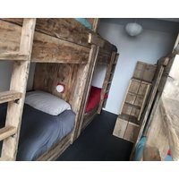 Ty Glyndwr Bunkhouse Bar and cafe