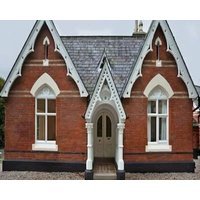 Nice double room and bathroom with own door access