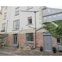 Large clifton one bed flat and parking