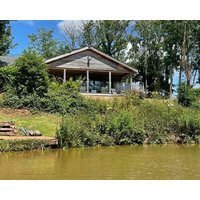 A Lodge That Sleeps 4 Guests In 2 Bedrooms