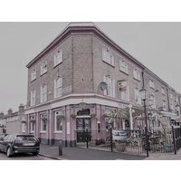 Summerfield Pub & Boutique Rooms