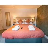 Rooms at the Apple Pie